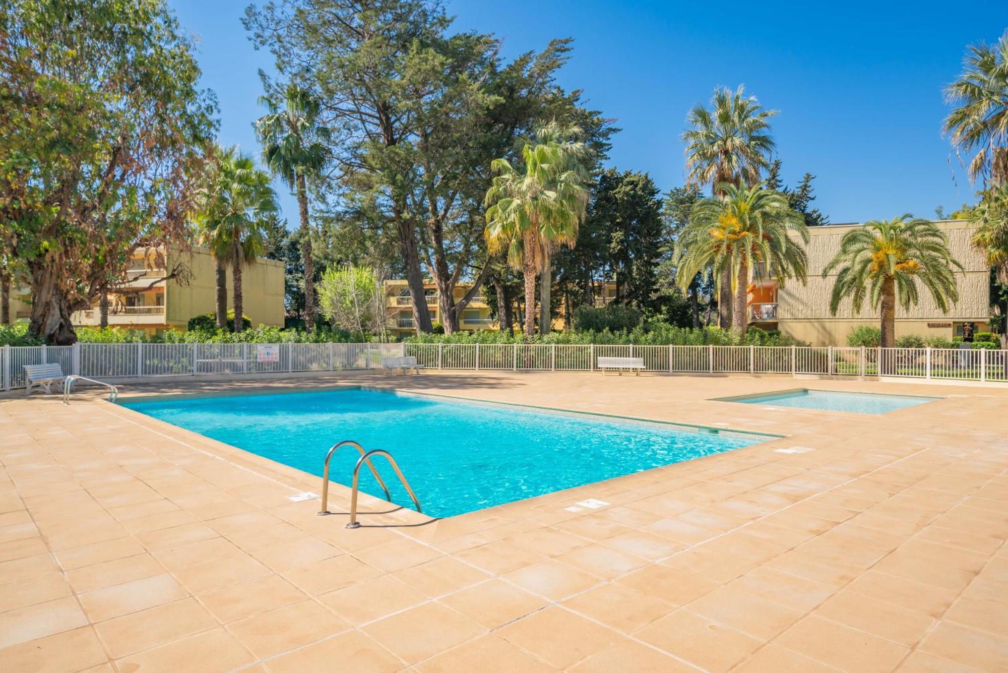 Spacious Apartment At A 5 Min Walk From The Beach Antibes Dış mekan fotoğraf