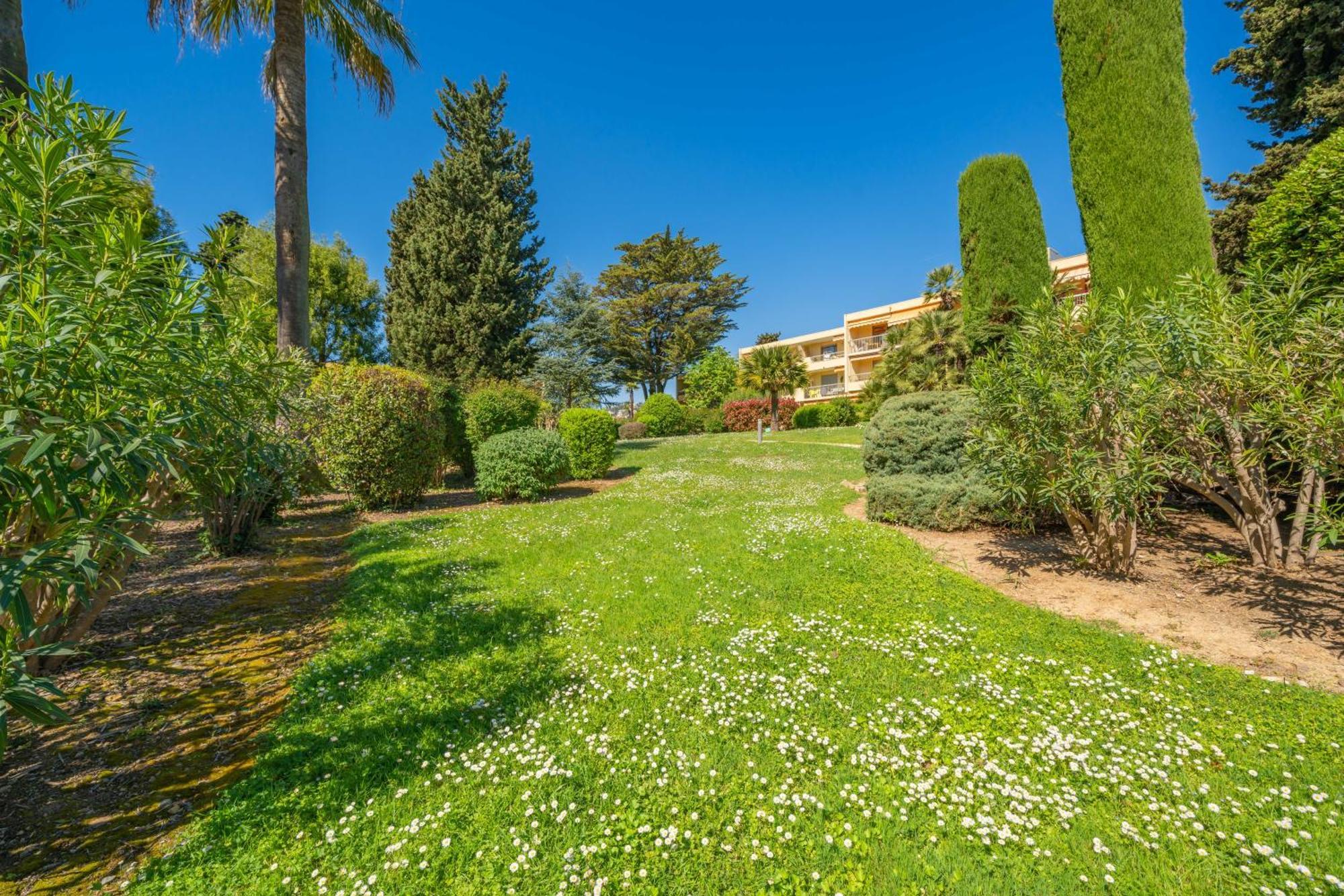 Spacious Apartment At A 5 Min Walk From The Beach Antibes Dış mekan fotoğraf